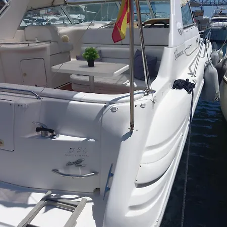 Diagonal Mar Sailboat