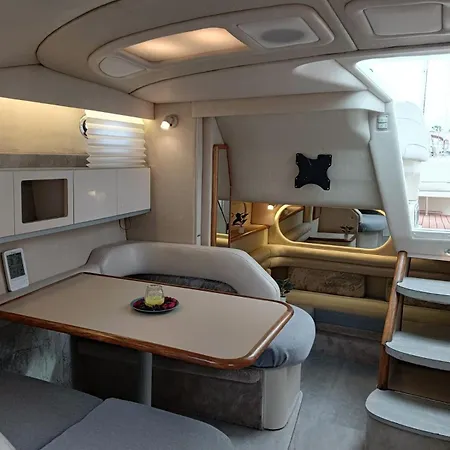 Ботель Diagonal Mar Sailboat *