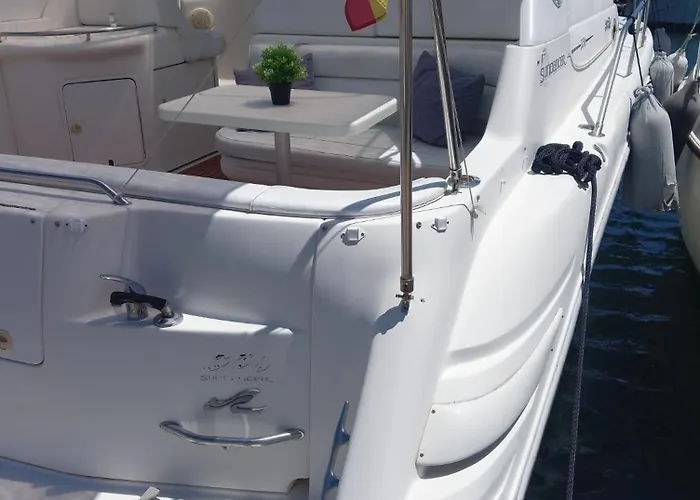 Diagonal Mar Sailboat